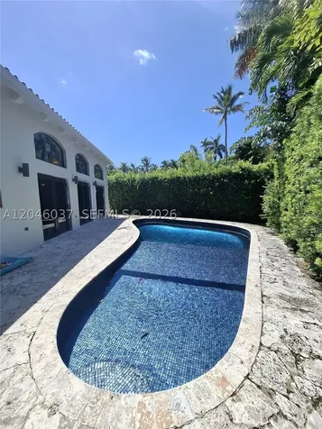 6350 Pinetree Drive Miami Beach FL 33141