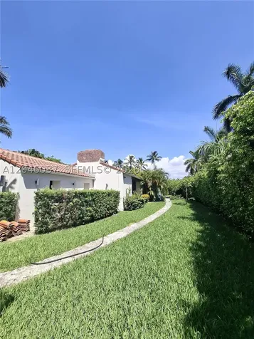 6350 Pinetree Drive Miami Beach FL 33141