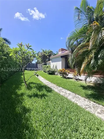 6350 Pinetree Drive Miami Beach FL 33141