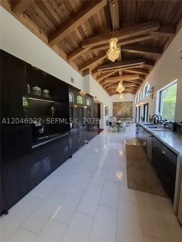 6350 Pinetree Drive Miami Beach FL 33141