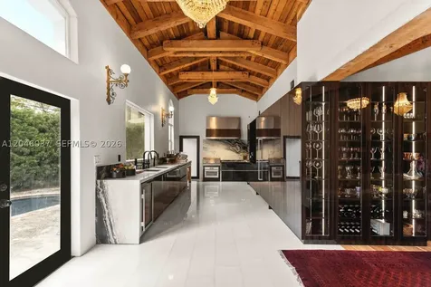 6350 Pinetree Drive Miami Beach FL 33141