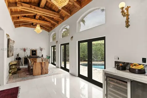6350 Pinetree Drive Miami Beach FL 33141