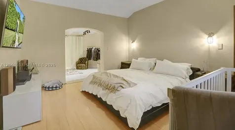 6350 Pinetree Drive Miami Beach FL 33141