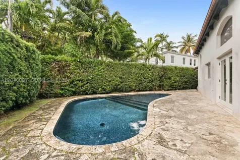 6350 Pinetree Drive Miami Beach FL 33141