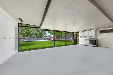 945 NE 176th Street Miami FL 33162