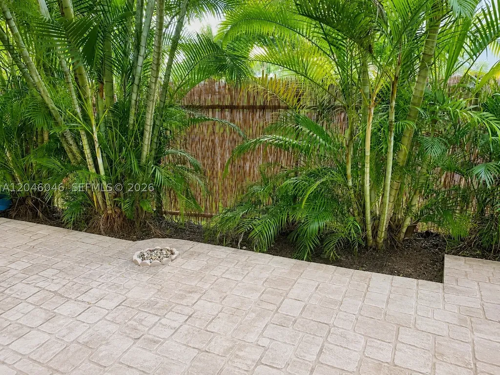 4950 Washington Street Hollywood FL 33021