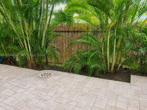 4950 Washington Street Hollywood FL 33021