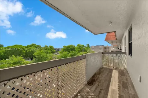 1121 SW 122nd Avenue Miami FL 33184