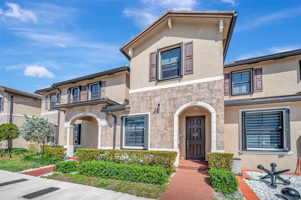 11295 W 34th Way Hialeah FL 33018
