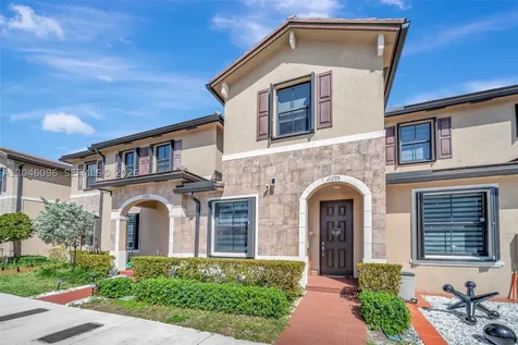 11295 W 34th Way Hialeah FL 33018
