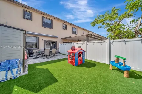 11295 W 34th Way Hialeah FL 33018