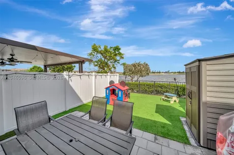 11295 W 34th Way Hialeah FL 33018