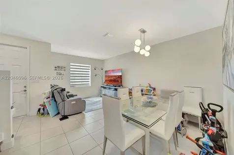 11295 W 34th Way Hialeah FL 33018