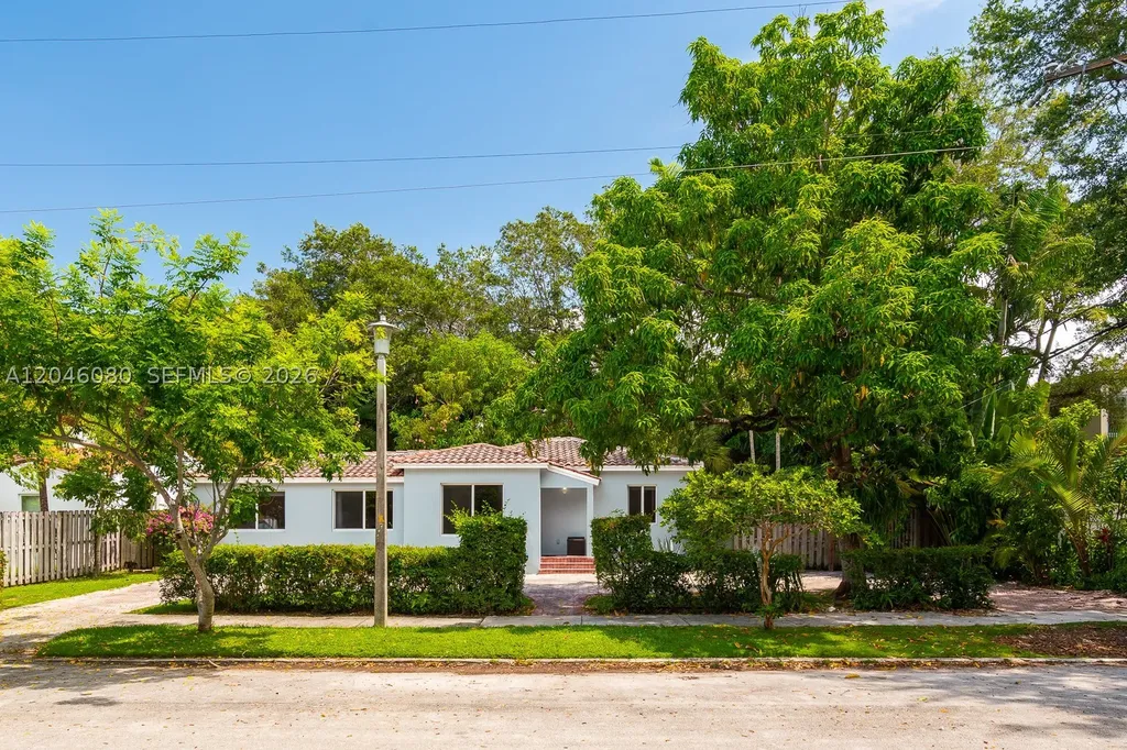 2215 Tequesta Lane Miami FL 33133