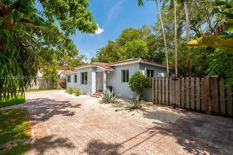 2215 Tequesta Lane Miami FL 33133