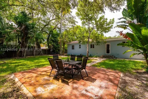 2215 Tequesta Lane Miami FL 33133