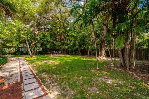 2215 Tequesta Lane Miami FL 33133