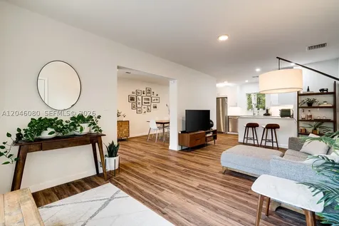 2215 Tequesta Lane Miami FL 33133