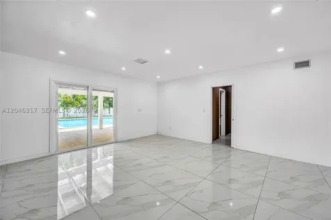 12525 SW 68th Court Pinecrest FL 33156