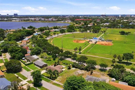 1476 N Mangonia Drive West Palm Beach FL 33401