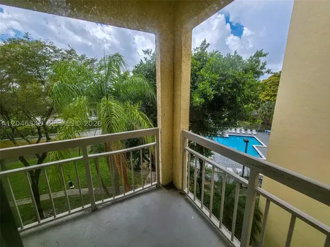 8290 Lake Drive Doral FL 33166