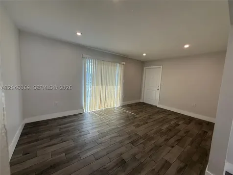 12TH Street SE 12th Street Hialeah FL 33010