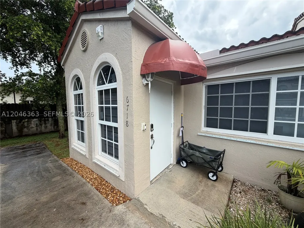 6718 NW 166th Terrace Miami Lakes FL 33014