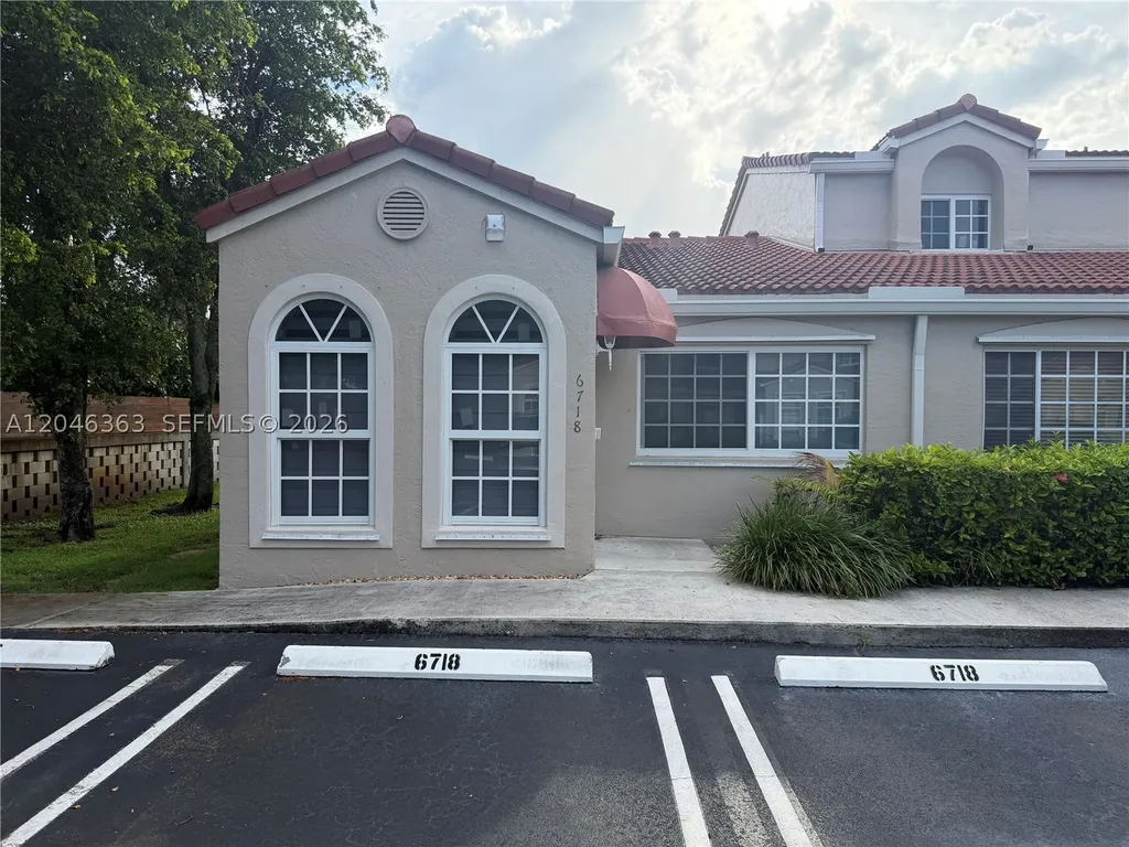 6718 NW 166th Terrace Miami Lakes FL 33014