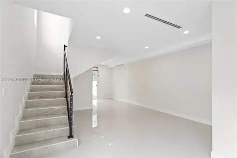 1252 NW 39th Street Miami FL 33142