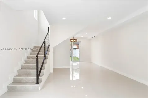 1252 NW 39th Street Miami FL 33142