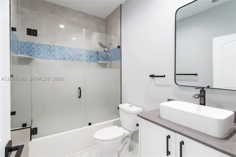 1252 NW 39th Street Miami FL 33142