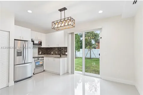 1252 NW 39th Street Miami FL 33142