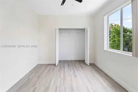 1252 NW 39th Street Miami FL 33142