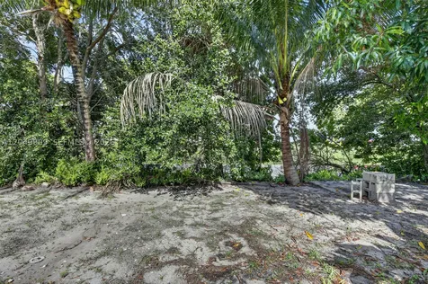 130 NW 78th Avenue Pembroke Pines FL 33024