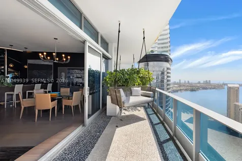 200 Biscayne Boulevard Way Miami FL 33131