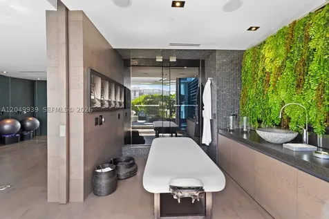 200 Biscayne Boulevard Way Miami FL 33131