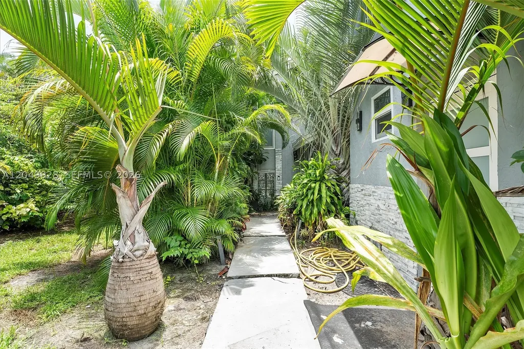 2055 NW 9th Street Delray Beach FL 33445