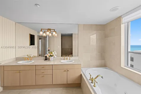 5025 Collins Avenue Miami Beach FL 33140