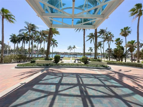 5025 Collins Avenue Miami Beach FL 33140