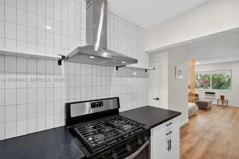 428 Collins Avenue Miami Beach FL 33139