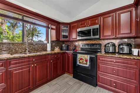 8211 NW 191st Street Hialeah FL 33015