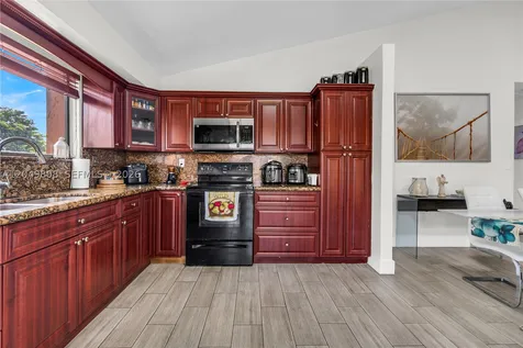 8211 NW 191st Street Hialeah FL 33015
