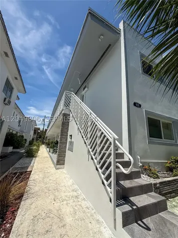 935 Bay Drive Miami Beach FL 33141