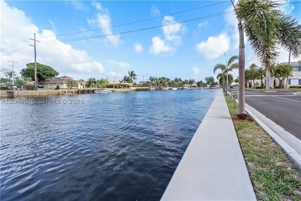 110 Cypress Club Drive Pompano Beach FL 33060