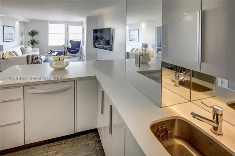 2899 Collins Avenue Miami Beach FL 33140