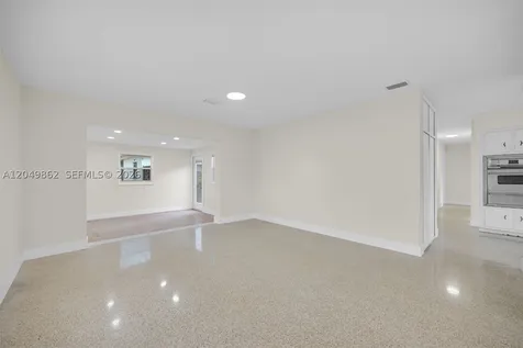 1380 W 60th Terrace Hialeah FL 33012