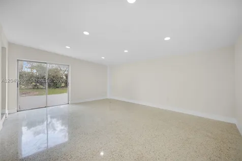 1380 W 60th Terrace Hialeah FL 33012