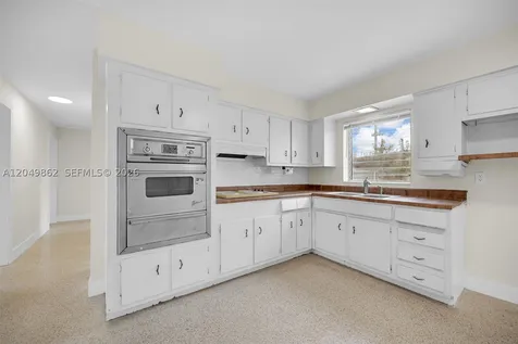 1380 W 60th Terrace Hialeah FL 33012