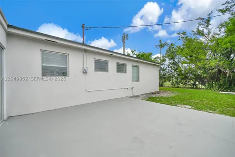 1380 W 60th Terrace Hialeah FL 33012