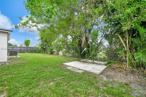 1380 W 60th Terrace Hialeah FL 33012